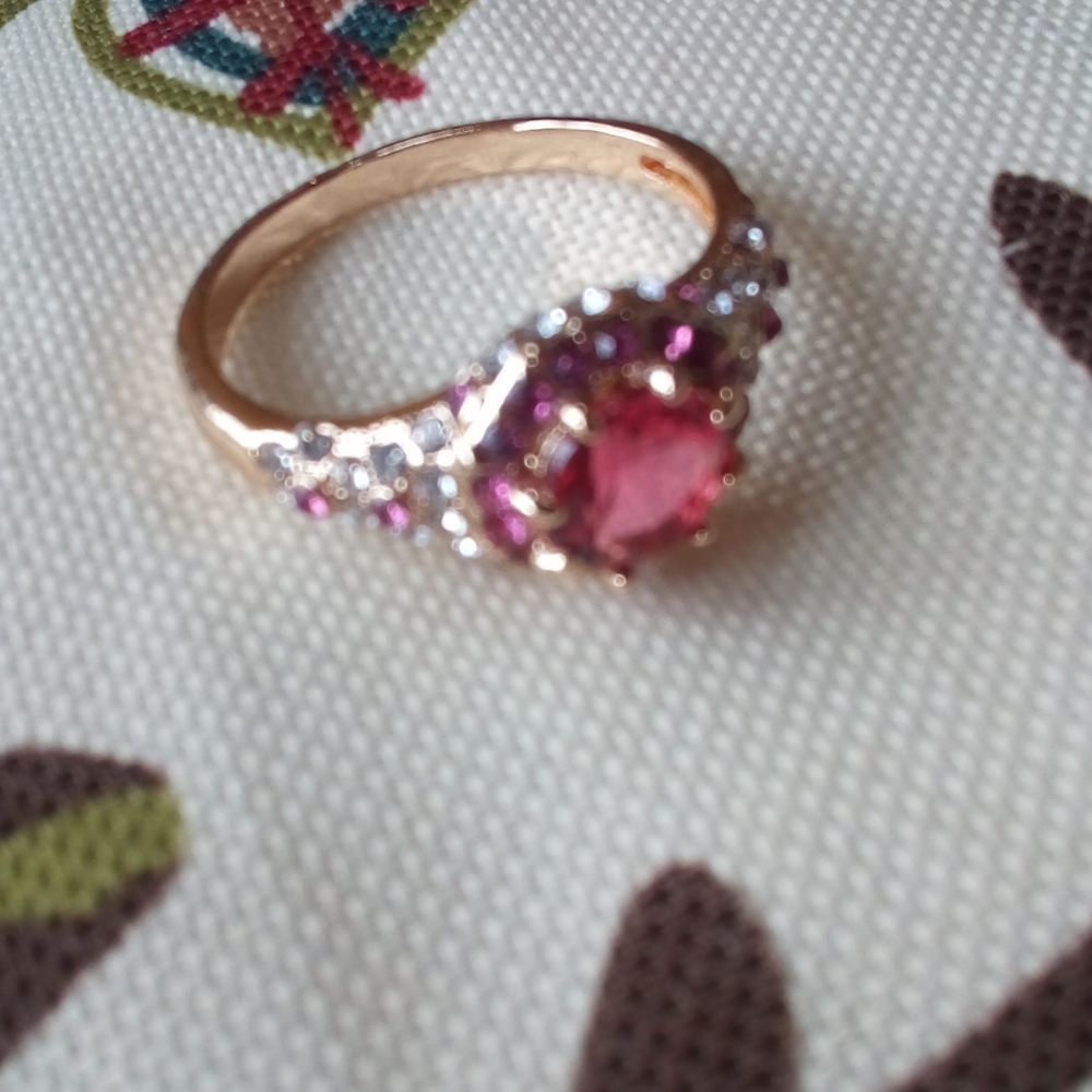 Pink singlet ring - Picture 5 of 5